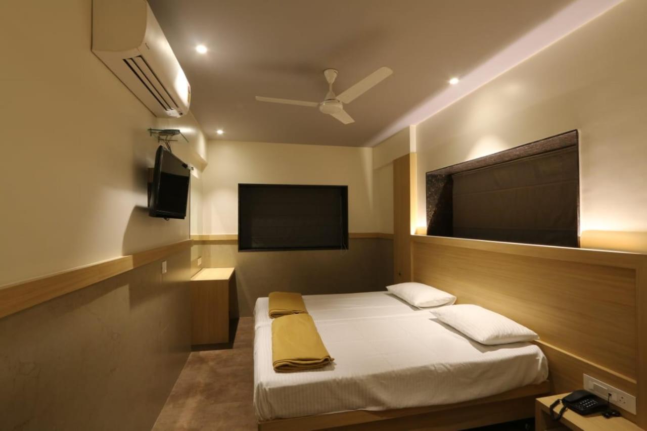 Avenue 10 Boutique Hotel Pune Extérieur photo