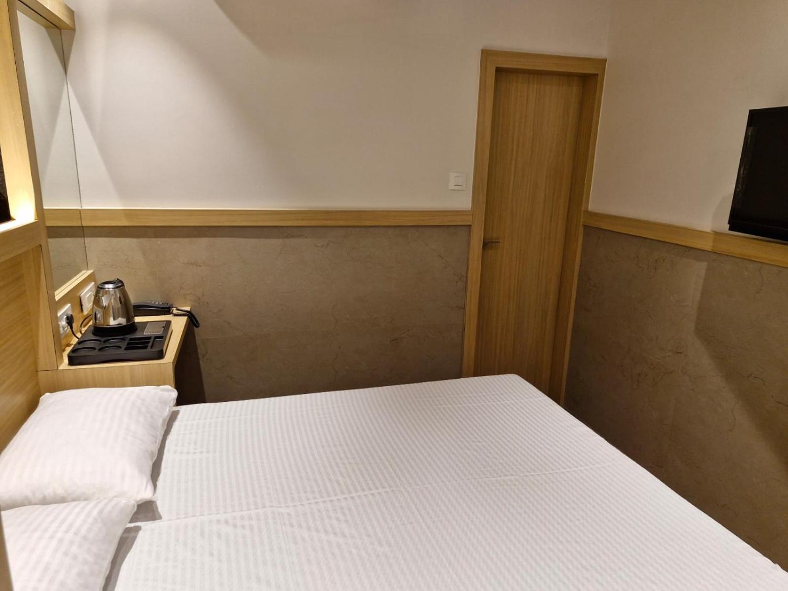 Avenue 10 Boutique Hotel Pune Extérieur photo