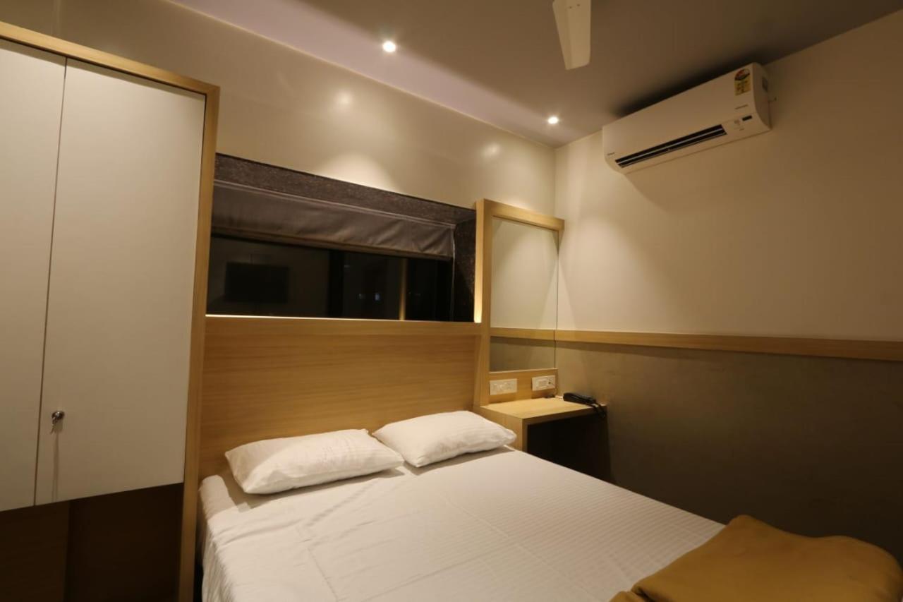 Avenue 10 Boutique Hotel Pune Extérieur photo