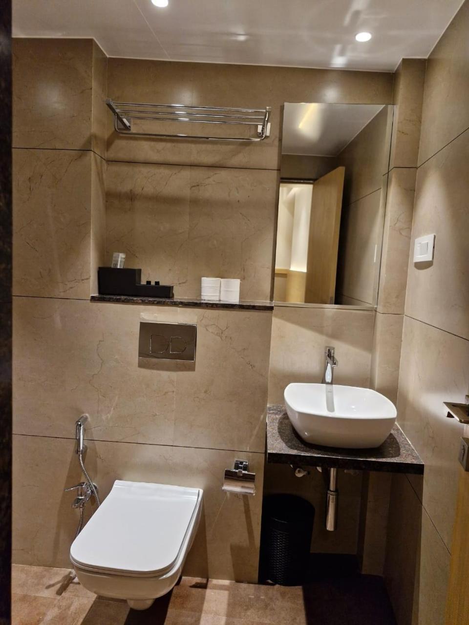 Avenue 10 Boutique Hotel Pune Extérieur photo